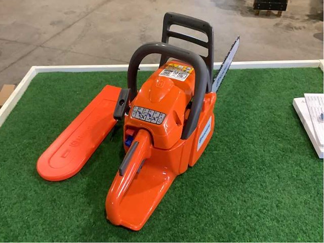 Husqvarna 120 / mark ii kettingzaag - afbeelding 7 van  8