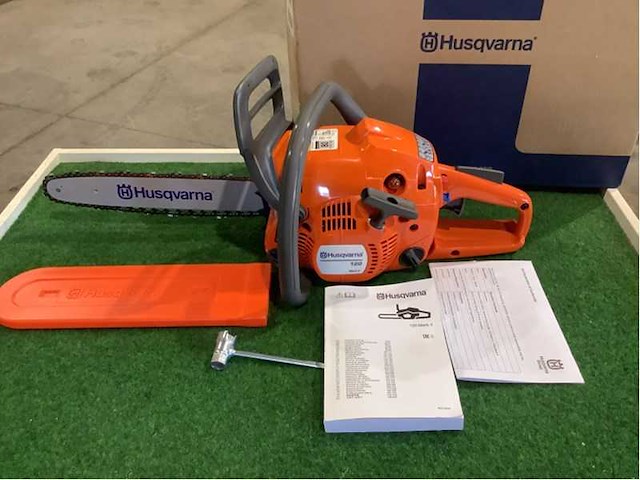Husqvarna 120 / mark ii kettingzaag - afbeelding 1 van  8
