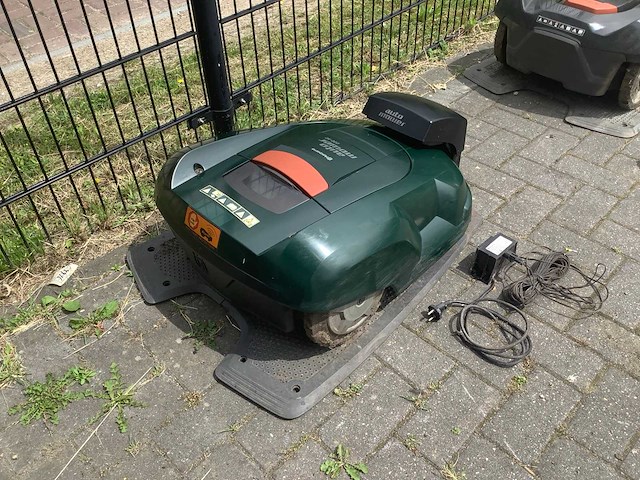 Husqvarna 220 ac robotmaaier - afbeelding 3 van  6