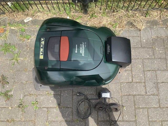 Husqvarna 220 ac robotmaaier - afbeelding 4 van  6