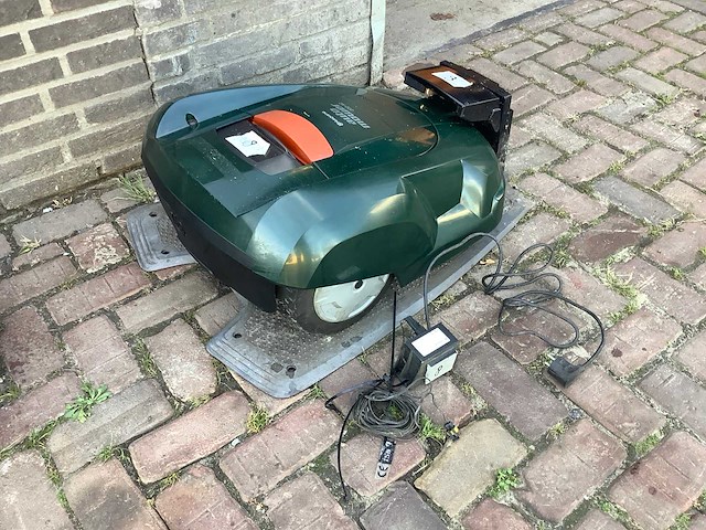 Husqvarna 220 ac robotmaaier - afbeelding 3 van  6