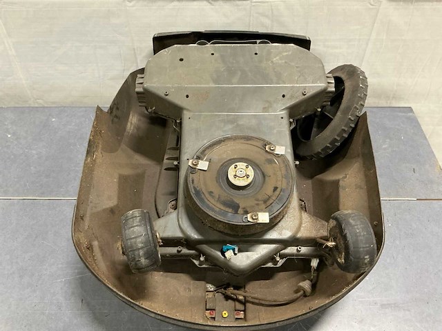 Husqvarna 230 acx robotmaaier - afbeelding 4 van  5