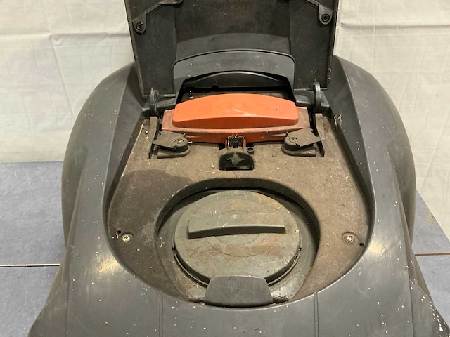 Husqvarna 230 acx robotmaaier - afbeelding 5 van  6