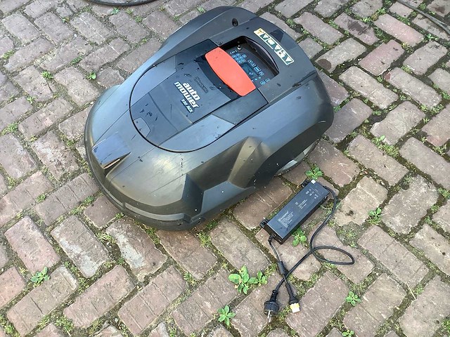 Husqvarna 230 axc robotmaaier - afbeelding 2 van  4