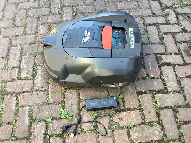 Husqvarna 230 axc robotmaaier - afbeelding 2 van  5