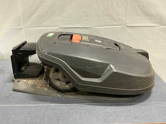 Husqvarna 260 acx robotmaaier - afbeelding 1 van  11