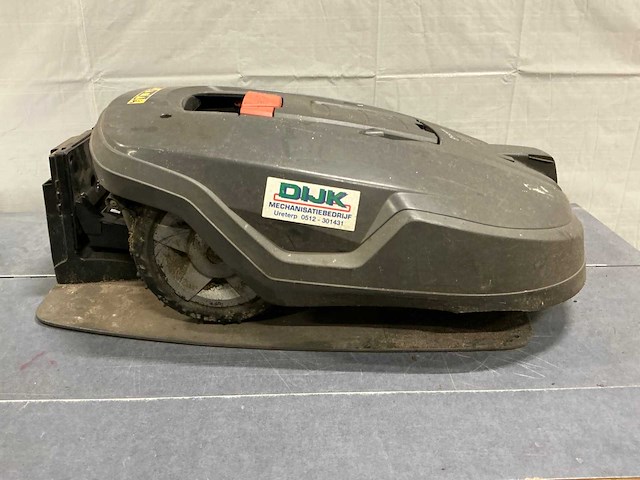 Husqvarna 265 acx robotmaaier - afbeelding 1 van  10