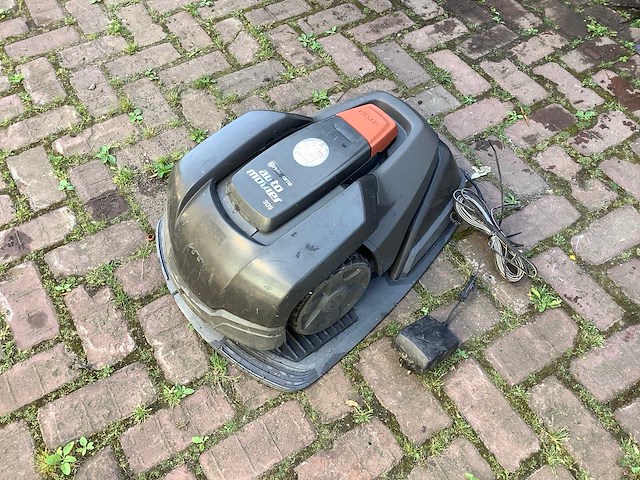 Husqvarna 305 robotmaaier - afbeelding 3 van  6