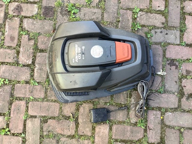 Husqvarna 305 robotmaaier - afbeelding 4 van  6