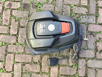 Husqvarna 305 robotmaaier - afbeelding 4 van  6
