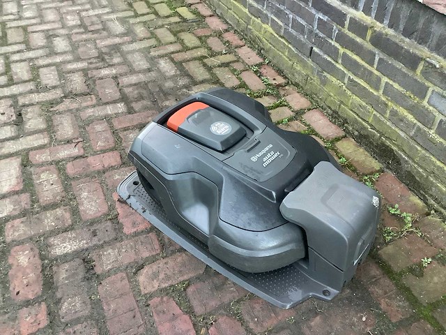 Husqvarna 310 robotmaaier - afbeelding 1 van  3