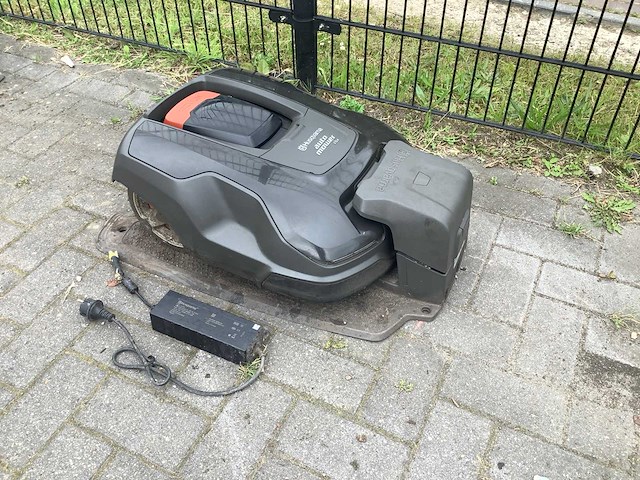 Husqvarna 315 x robotmaaier - afbeelding 1 van  5