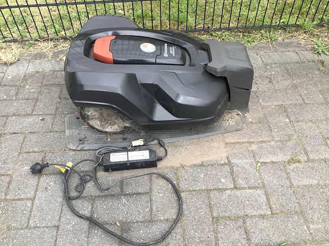Husqvarna 320 robotmaaier - afbeelding 2 van  6