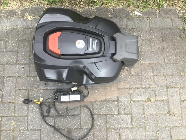 Husqvarna 320 robotmaaier - afbeelding 4 van  6