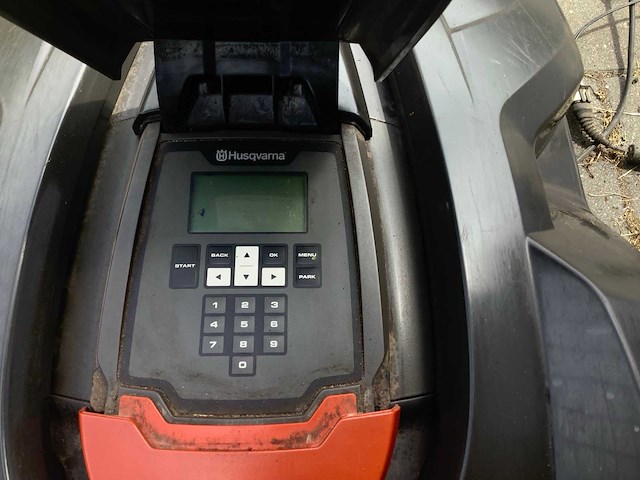 Husqvarna 320 robotmaaier - afbeelding 4 van  5