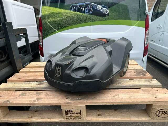 Husqvarna 330x robotmaaier - afbeelding 3 van  4