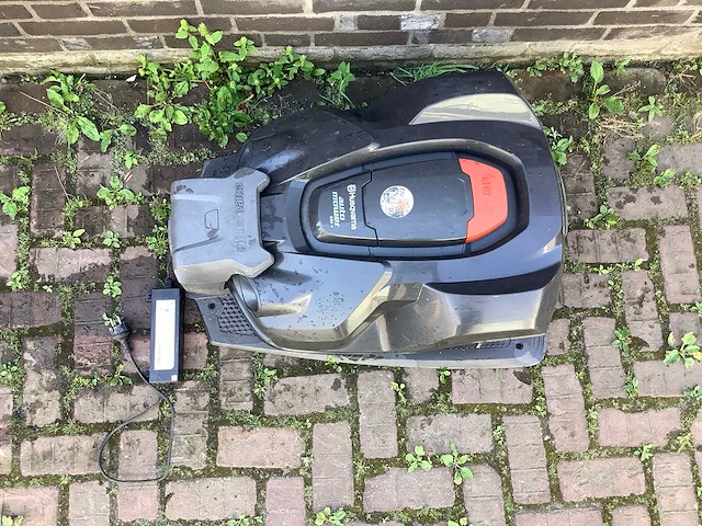 Husqvarna 330x robotmaaier - afbeelding 4 van  6