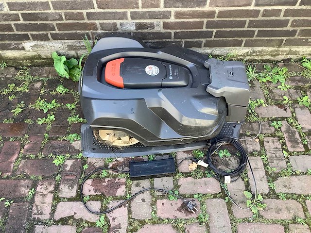 Husqvarna 330x robotmaaier - afbeelding 2 van  6