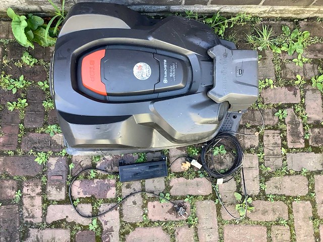 Husqvarna 330x robotmaaier - afbeelding 4 van  6