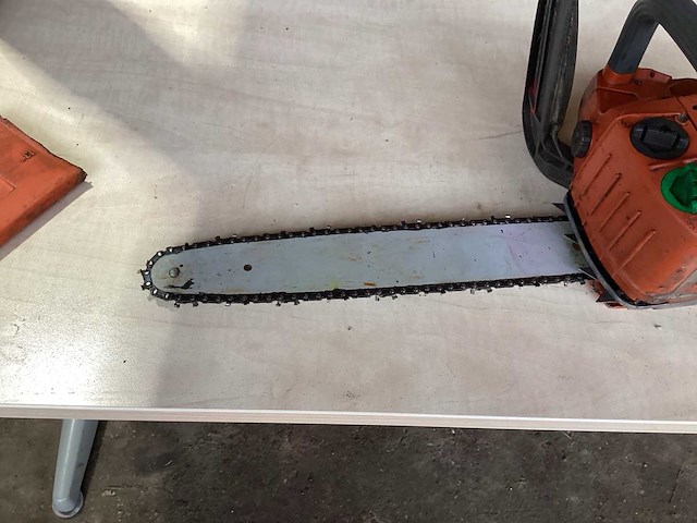 Husqvarna 335 xpt kettingzaag - afbeelding 5 van  6