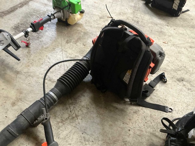 Husqvarna 350bt ruggedragen bladblazer - afbeelding 4 van  5