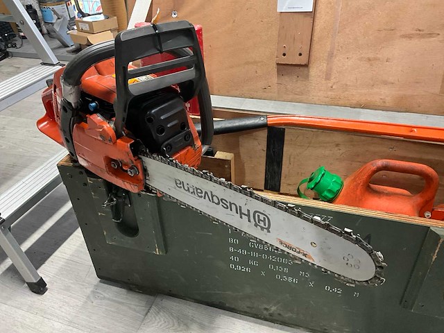 Husqvarna 359g kettingzaag in transportkist - afbeelding 2 van  6