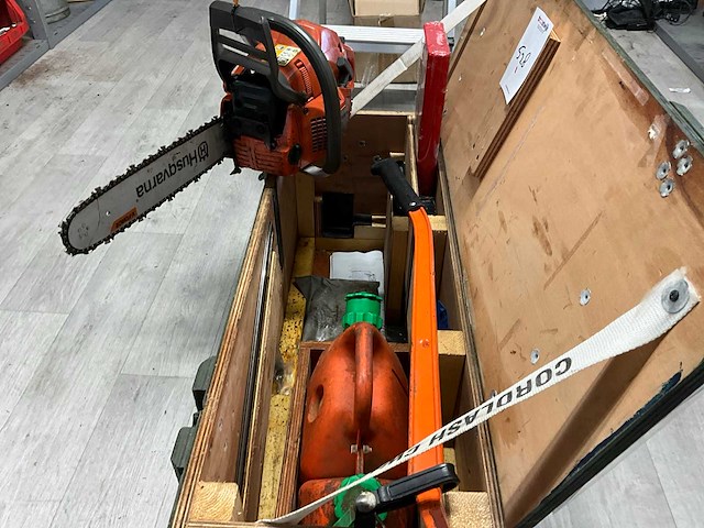 Husqvarna 359g kettingzaag in transportkist - afbeelding 3 van  6