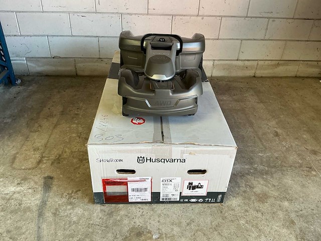 Husqvarna 435x awd robotmaaier - afbeelding 2 van  10
