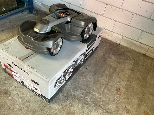 Husqvarna 435x awd robotmaaier - afbeelding 1 van  11
