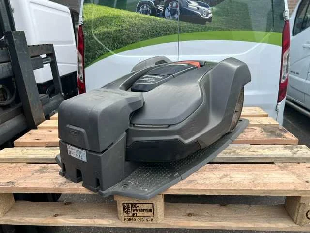 Husqvarna 450x robotmaaier - afbeelding 1 van  4