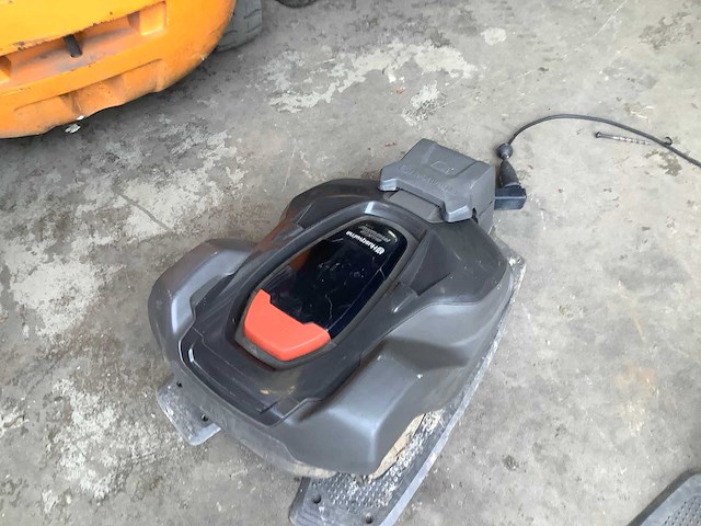 Husqvarna 450x robotmaaier - afbeelding 1 van  5