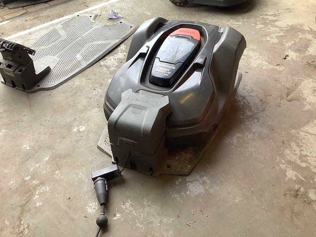 Husqvarna 450x robotmaaier - afbeelding 2 van  5