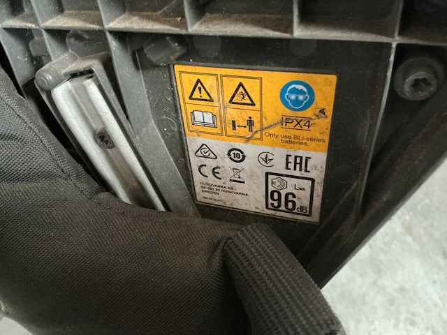 Husqvarna 550ibtx ruggedragen bladblazer - afbeelding 6 van  6