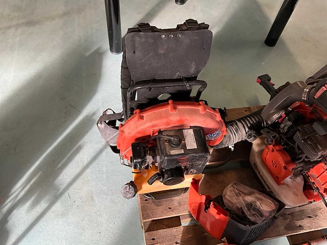 Husqvarna 570bts bladblazer - afbeelding 4 van  6