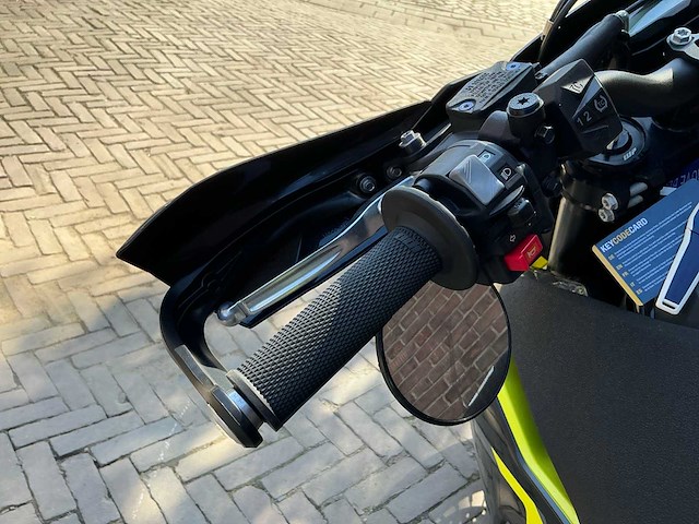 Husqvarna 701 supermoto motorfiets - afbeelding 2 van  7
