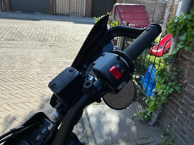 Husqvarna 701 supermoto motorfiets - afbeelding 4 van  7
