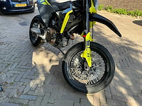 Husqvarna 701 supermoto motorfiets - afbeelding 5 van  7