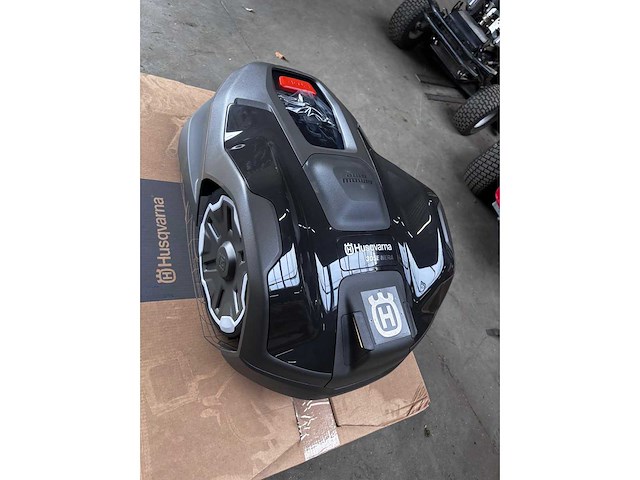 Husqvarna am305e nera robotmaaier - afbeelding 1 van  3