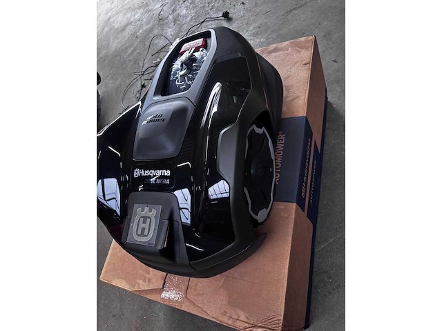 Husqvarna am305e nera robotmaaier - afbeelding 2 van  3