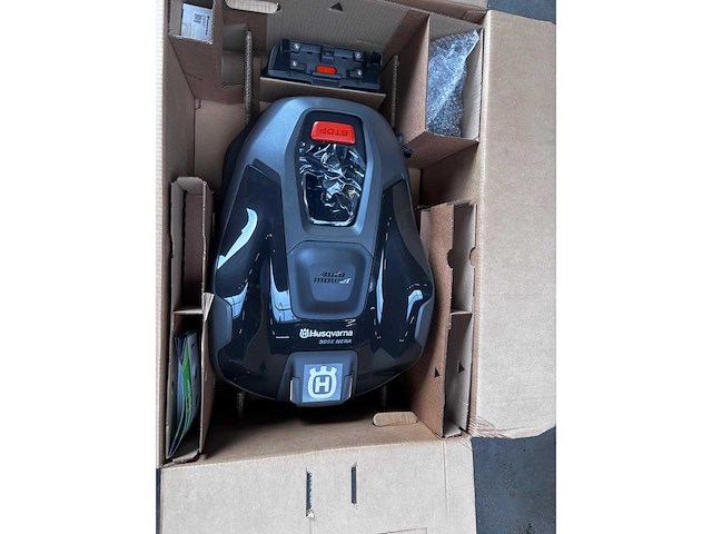 Husqvarna am305e nera robotmaaier - afbeelding 3 van  3