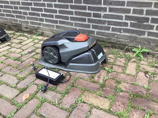 Husqvarna automower 105 robotmaaier - afbeelding 1 van  4