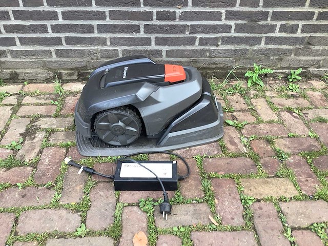 Husqvarna automower 105 robotmaaier - afbeelding 2 van  4