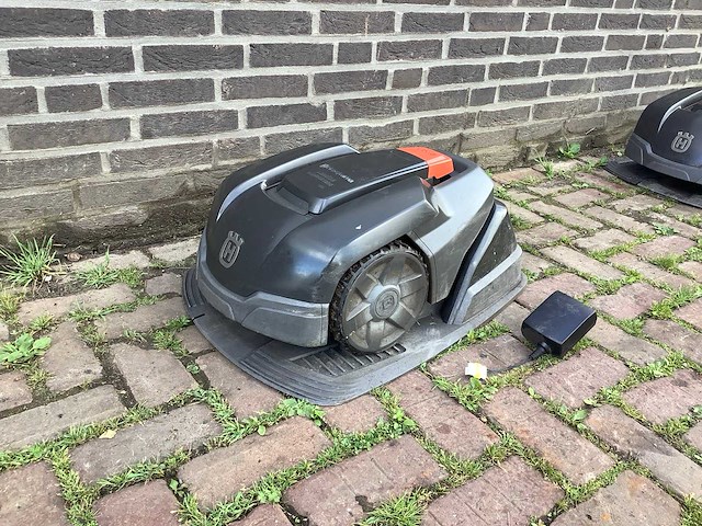 Husqvarna automower 105 robotmaaier - afbeelding 3 van  5