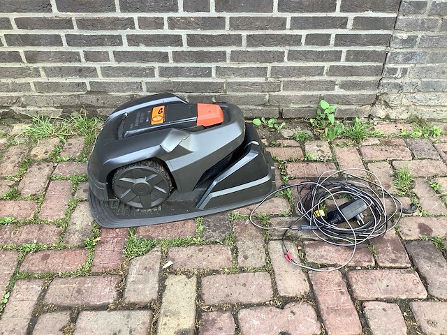 Husqvarna automower 305 robotmaaier - afbeelding 2 van  5
