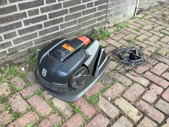 Husqvarna automower 305 robotmaaier - afbeelding 3 van  5