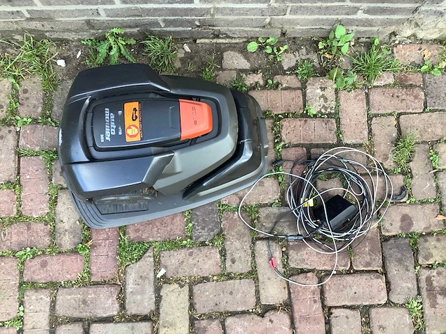 Husqvarna automower 305 robotmaaier - afbeelding 4 van  5
