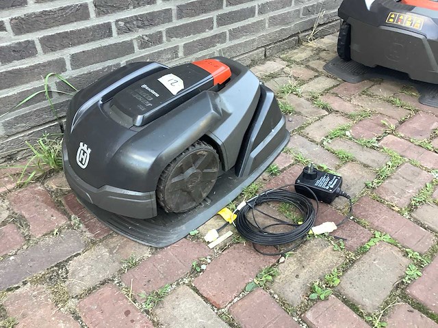 Husqvarna automower 305 robotmaaier - afbeelding 3 van  6