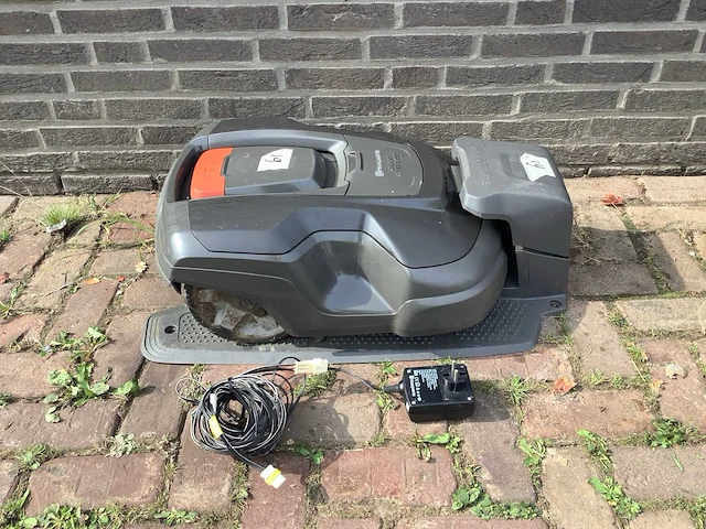 Husqvarna automower 310 robotmaaier - afbeelding 2 van  8