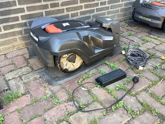 Husqvarna automower 320 robotmaaier - afbeelding 3 van  7