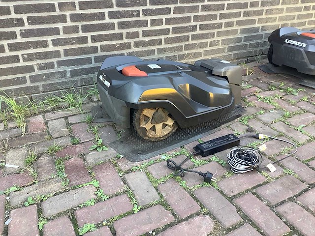 Husqvarna automower 330 x robotmaaier - afbeelding 3 van  7